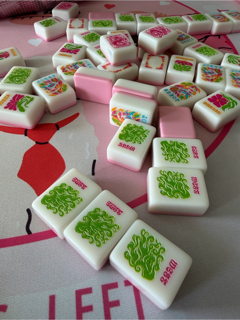 Pink Mahjong Set – Mat, Tiles, Cards, Racks - Picture 14 of 16